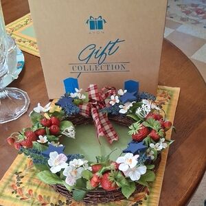 Avon Festive Wreath with Red and Green Highlights